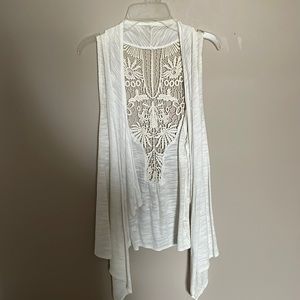 white lace pullover. size medium.
